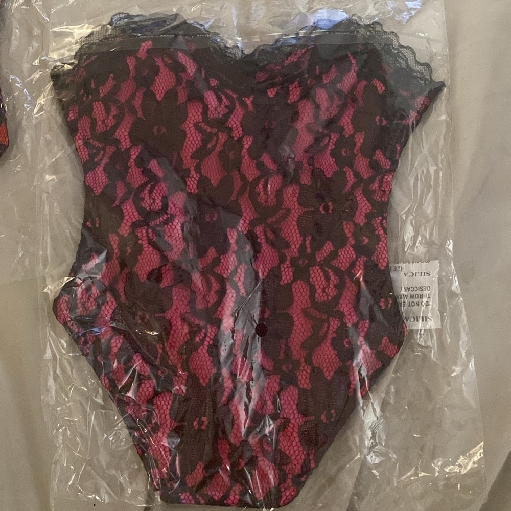 (3) Corset shaped Gift bags!  Never opened Pink, purple and red - Picture 4 of 6